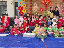 Hoạt động cô và trẻ gói bánh trưng nhân dịp Tết Nguyễn Đán 2026