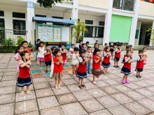 Các bé B8 và B9 cùng nhảy vũ điệu ZUMBA