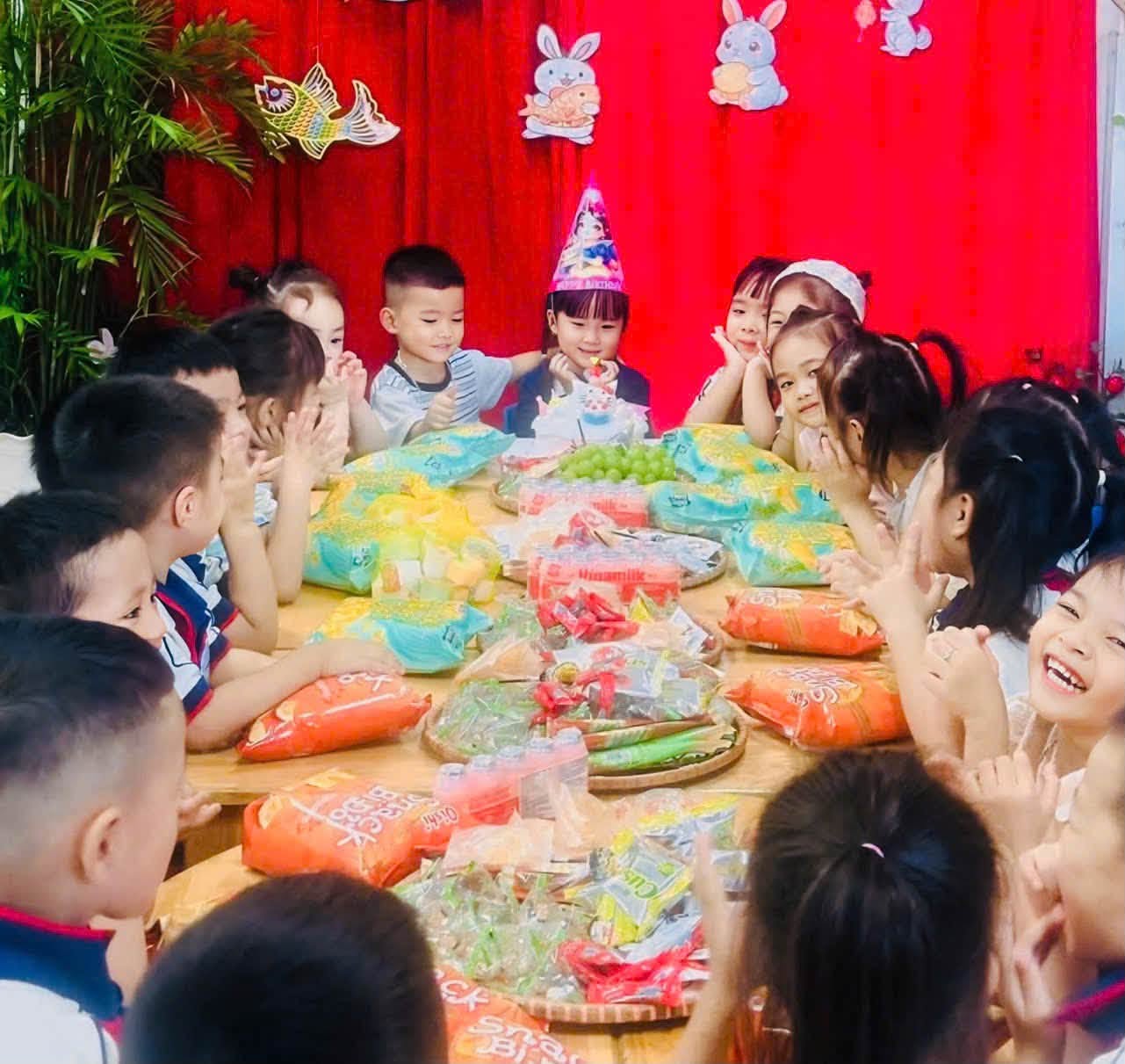 Tiệc sinh nhật tràn đầy ấm áp yêu thương của các Bé lớp B3-Phân hiệu Hồng Dương