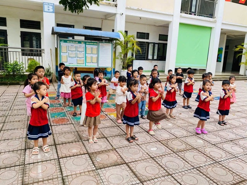 Các bé B8 và B9 cùng nhảy vũ điệu ZUMBA