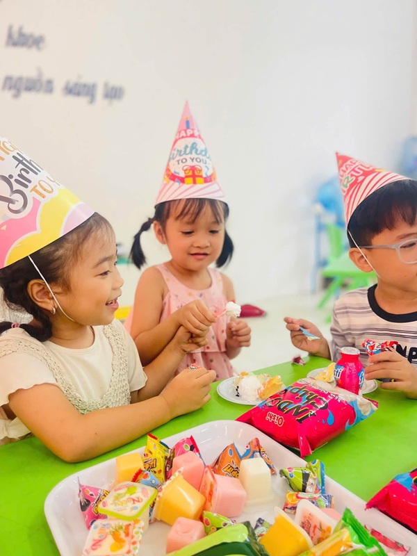 💕 BÉ VUI ĐẾN LỚP – CÙNG BẠN ĐÓN TUỔI MỚI