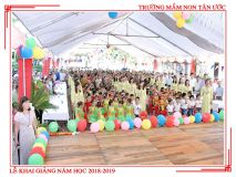 Chào cờ trong lễ khai giảng