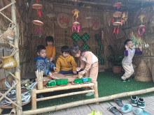 Các con tham gia hội chợ quê