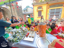 Hoạt động trải nghiệm đến với Lễ hội truyền thống làng nghề giò chả tại Ước Lễ của các bé 5 tuổi trường mầm non Tân Ước