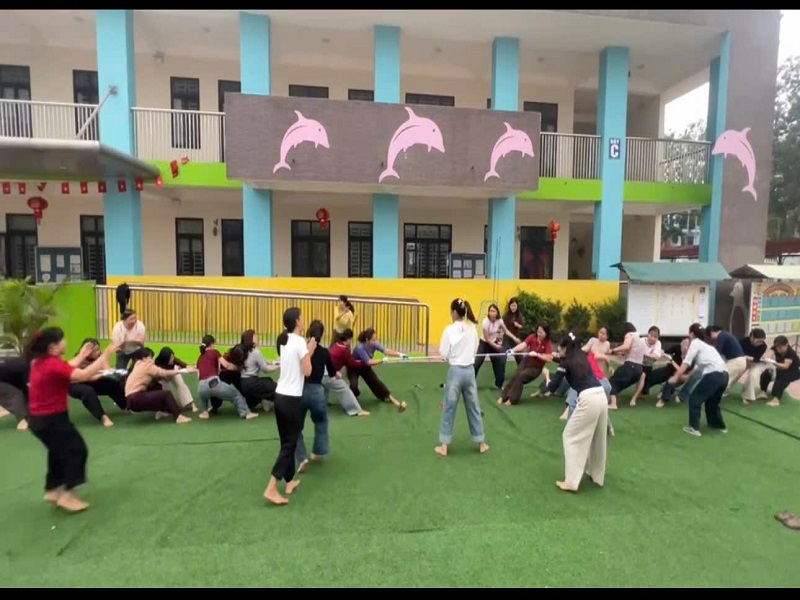 Hoạt động tổ chức kéo co nhân ngày 8-3